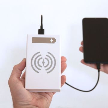 DIY wireless powerbank 5×18650 li-Ion, white