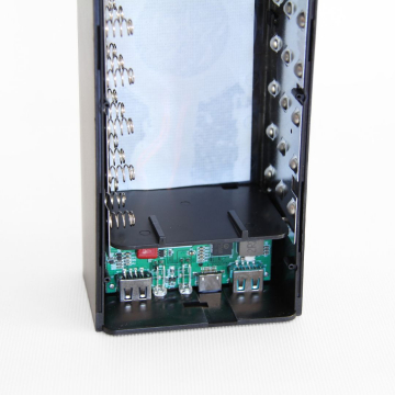 DIY bezdrátová magnetická powerbanka 24×18650, černá